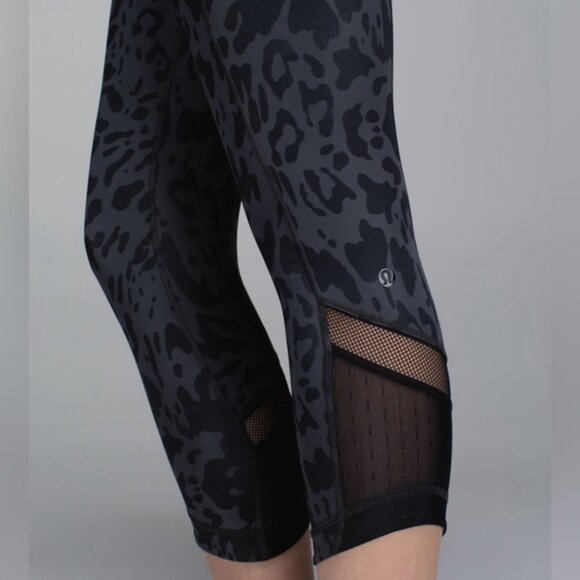 Lululemon Just Breathe Crop Animal Swirl Deep Coal Light Black Capri Legging - Picture 7 of 14